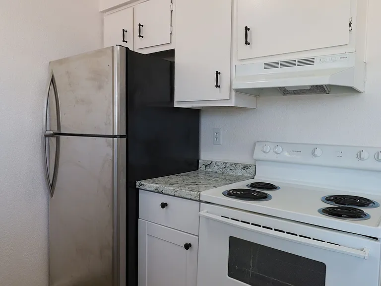 1620 N Beverly Ave #10 — Photo 4