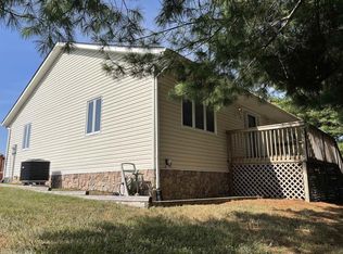 15 Kays Dr NW, Christiansburg, VA 24073