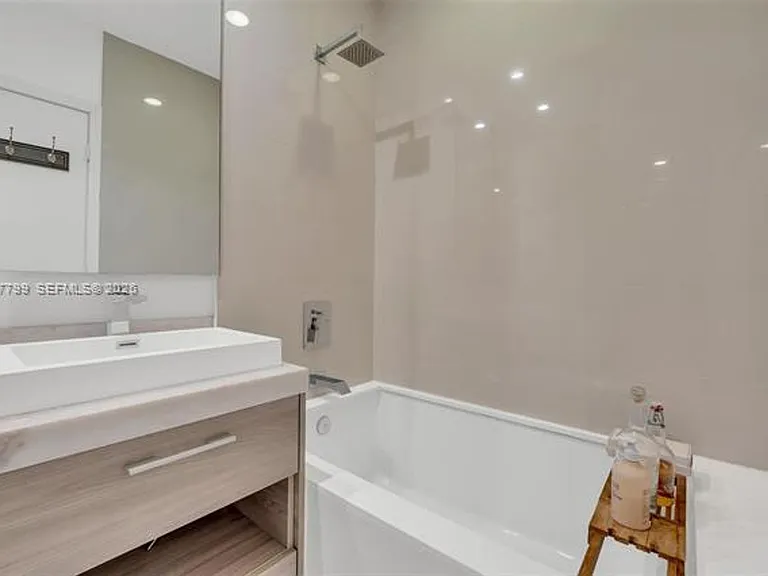 1300 S Miami Avenue Rd #Penthouse 5110 — Photo 34