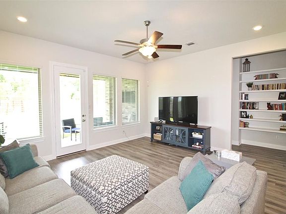 4th image of 10807 Texas Rose Dr