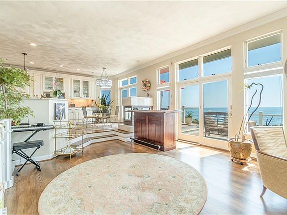 5th image of 36 Bay Front Pl