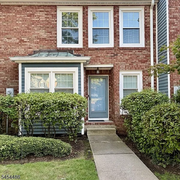 53 Woodledge Ct