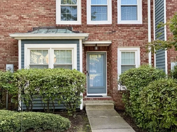 53 Woodledge Ct, Rockaway, NJ 07866