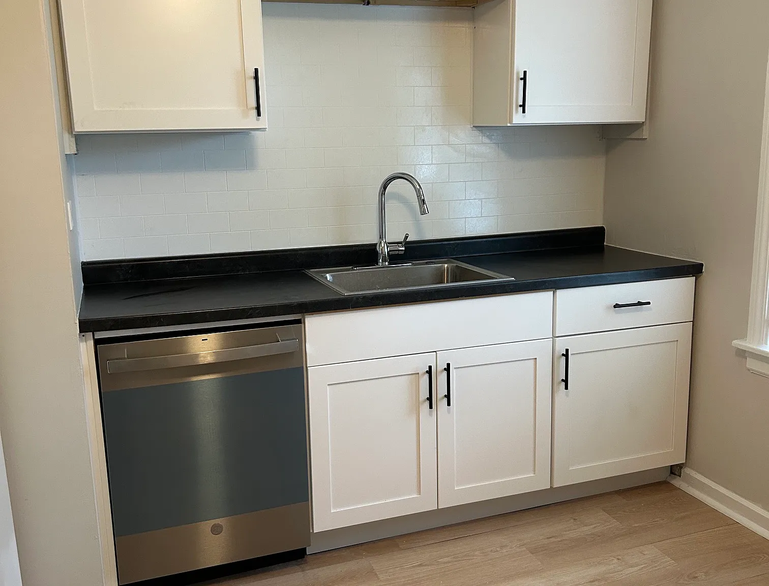 2 bed, 810 sqft, $2,500 — Photo 2