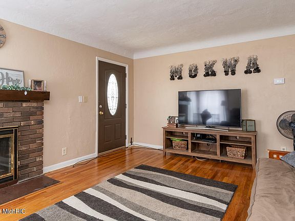 3rd image of 1909 Eckener Dr