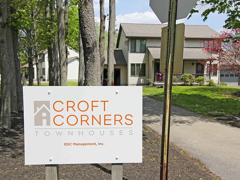 Croft Corners Townhouses — Photo 7