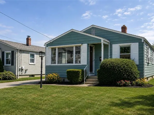 21 Ashley St, Cranston, RI 02920
