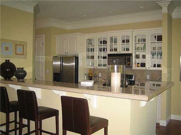 3rd image of 102 Manchester Dr