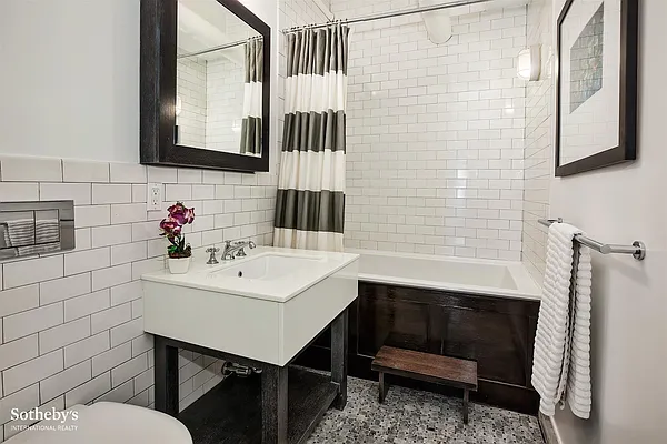 Sold by Sotheby's International Realty | media 11