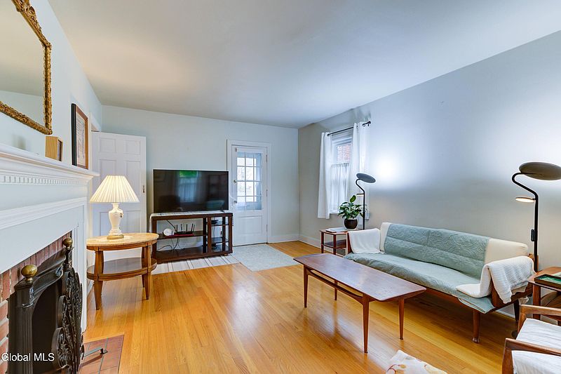 3rd image of 22 Danker Avenue
