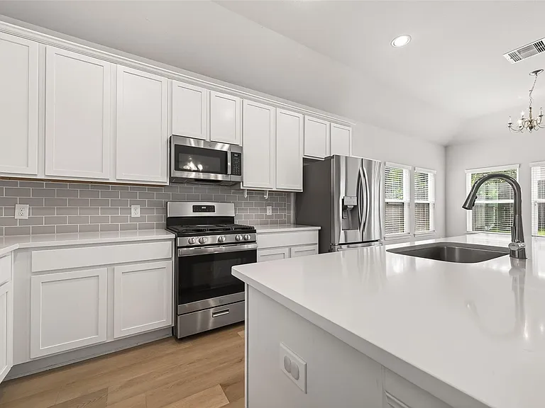 1701 Cindy Ln — Photo 6