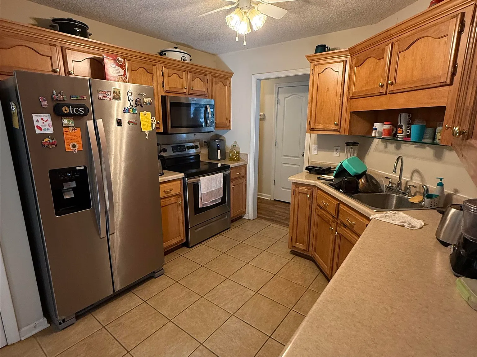 3 bed, 2.0 bath, 1511 sqft, $2,000 — Photo 3