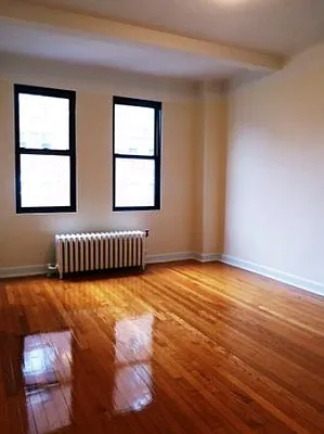 Rented by Siderow Residential Group | media 2