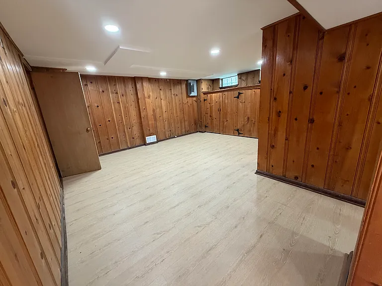 21830 Kipling Ave — Photo 32