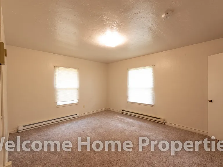 36 NE Ash Ave — Photo 8