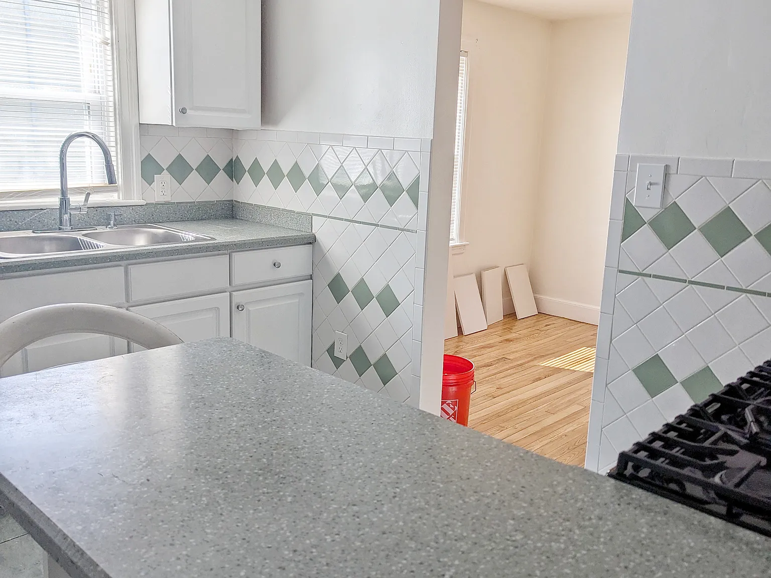 3 bed, 1080 sqft, $2,800 — Photo 4