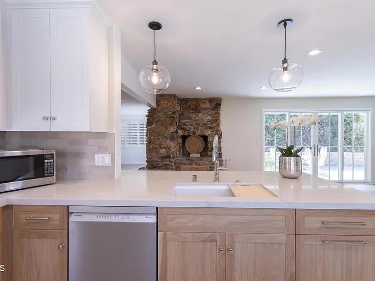 555 Paulette Pl — Photo 8