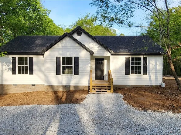 1864 1st Ave NE, Gravette, AR 72736