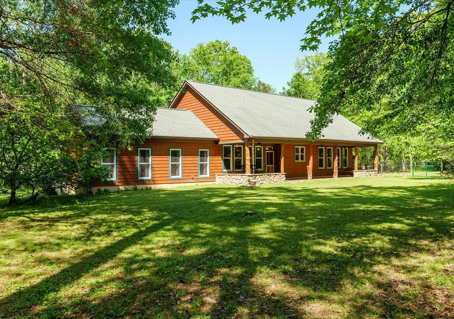 Charming 2 Bed, 2 Bath Custom Ranch on 5 Acres — Photo 2