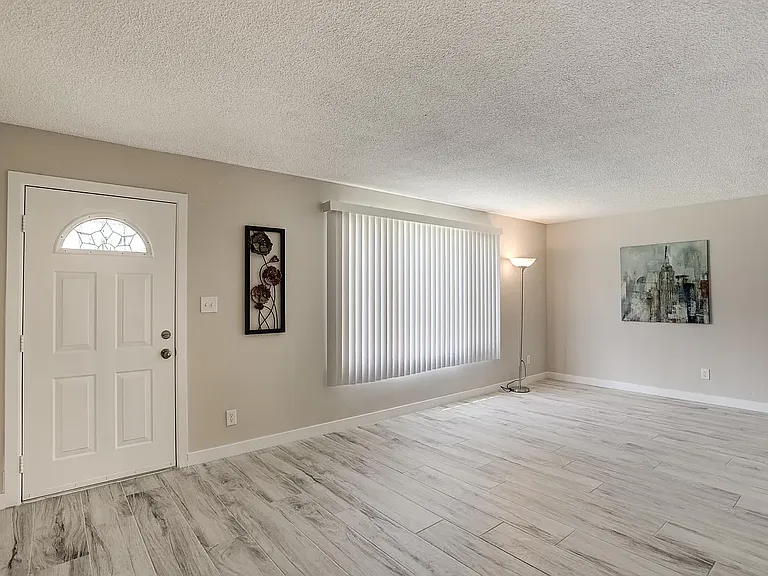 1527 W Hazelwood St — Photo 15