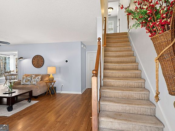 4th image of 213 Kipling Dr