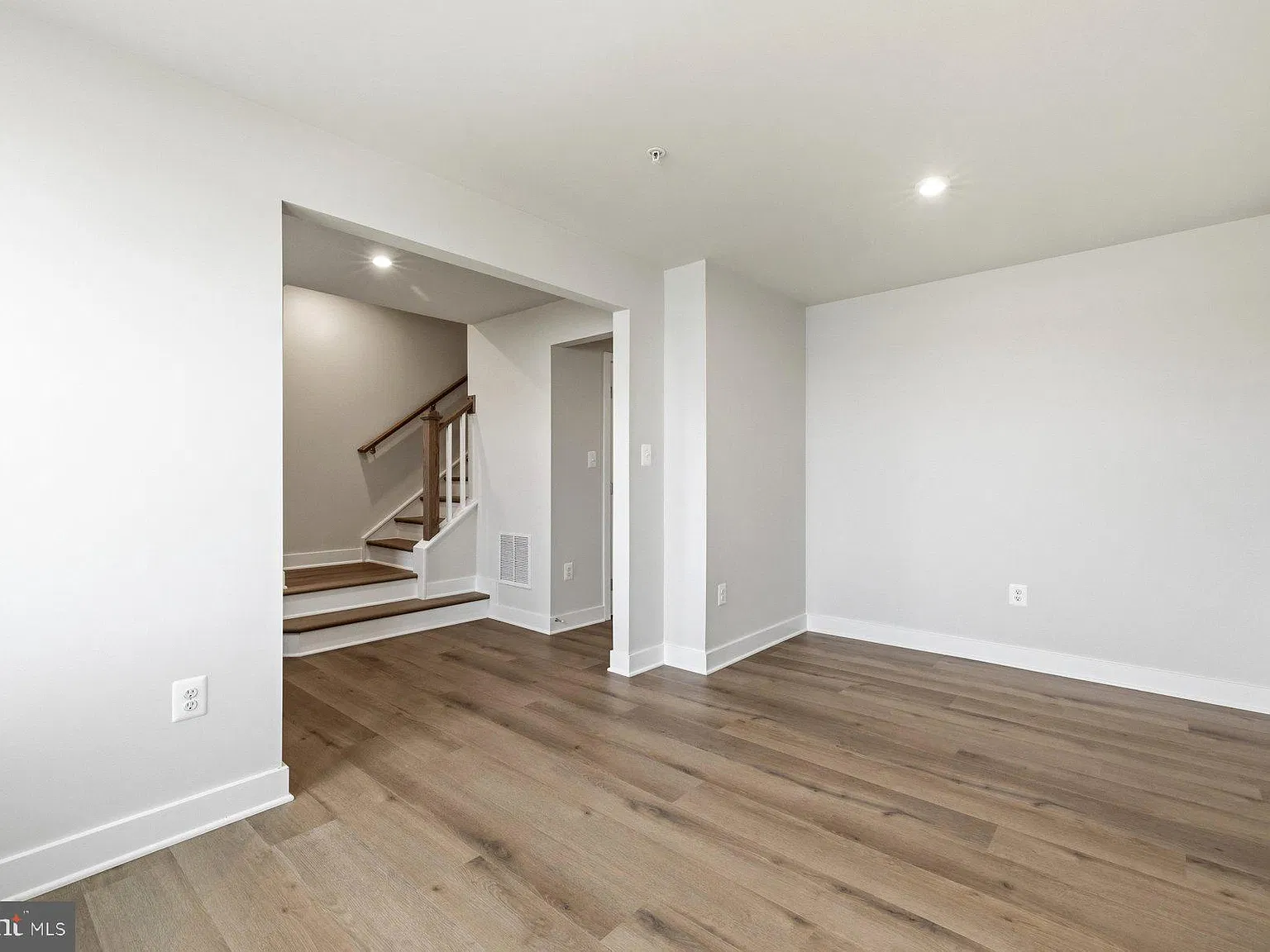 3 bed, 5.0 bath, 2571 sqft, $4,700 — Photo 4