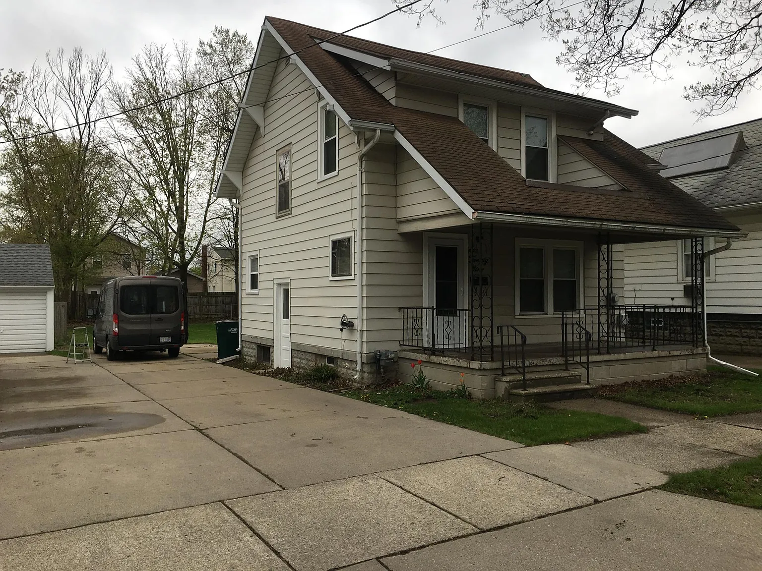 629 N Foster Ave photo 1