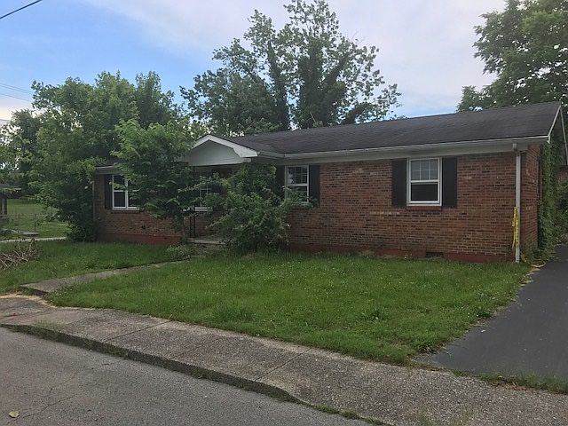 1st image of 212 E Brown St
