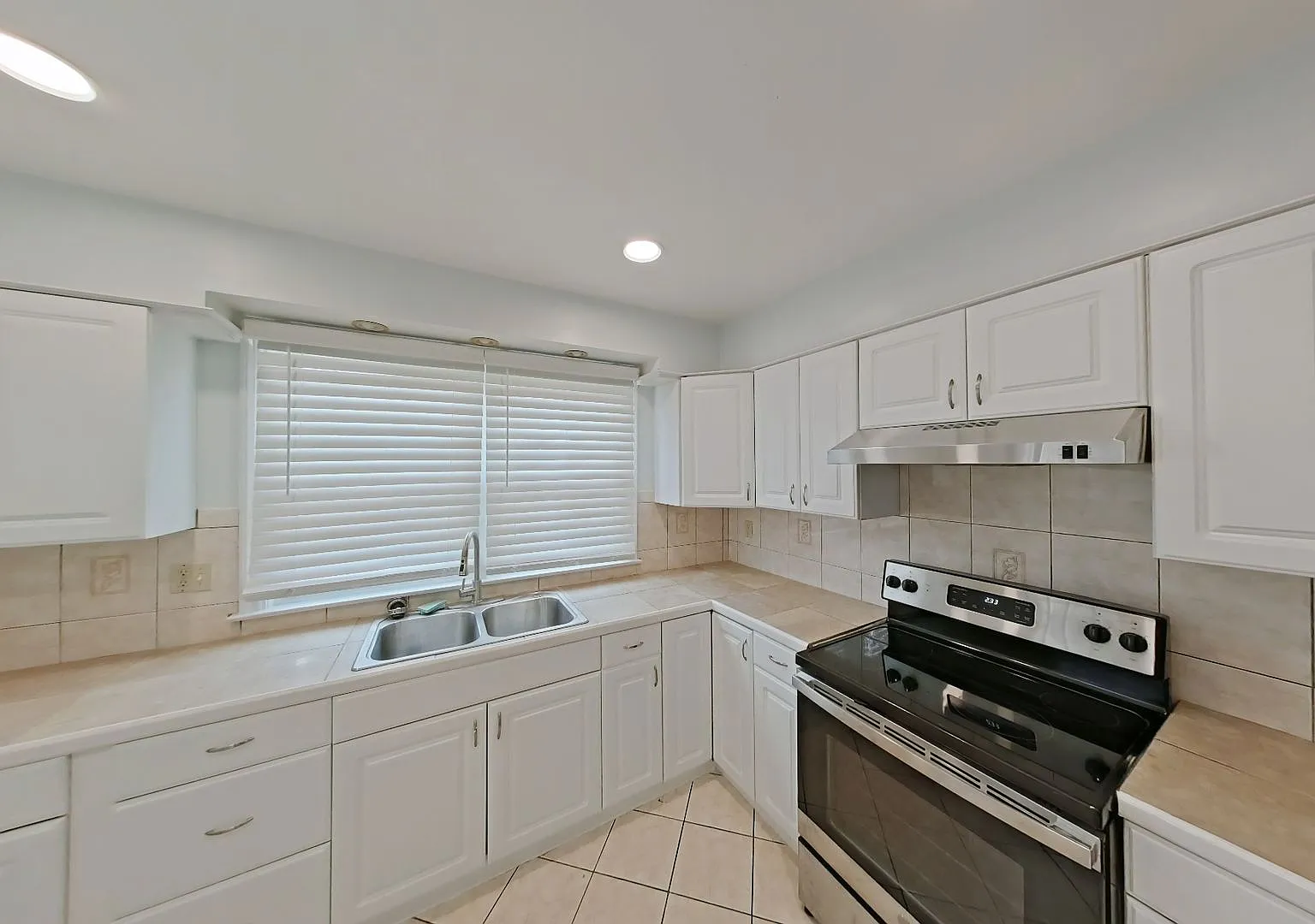 8214 Williams Ave Philadelphia, PA 19150 — Photo 4