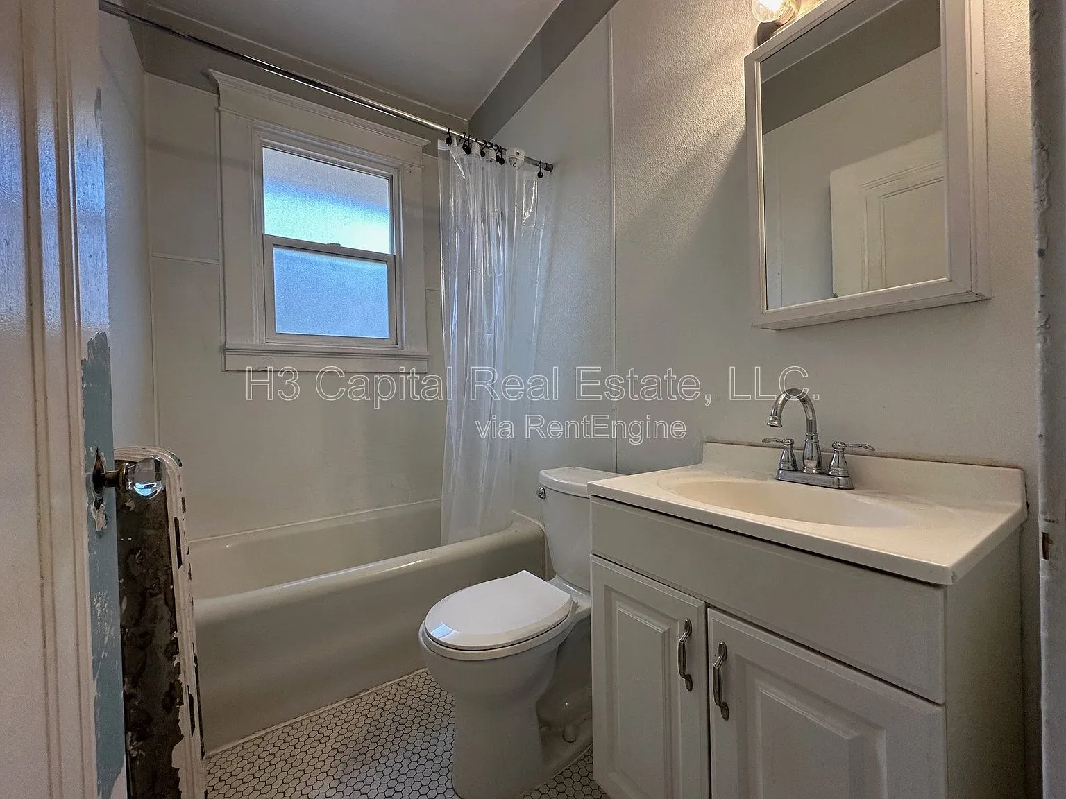 2 bed, 1.0 bath, $1,250 — Photo 4