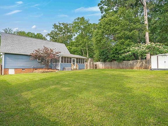 3rd image of 784 Parkhurst Ln
