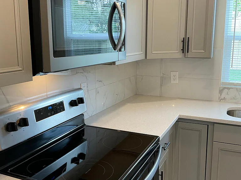 475 Florence Ave — Photo 8