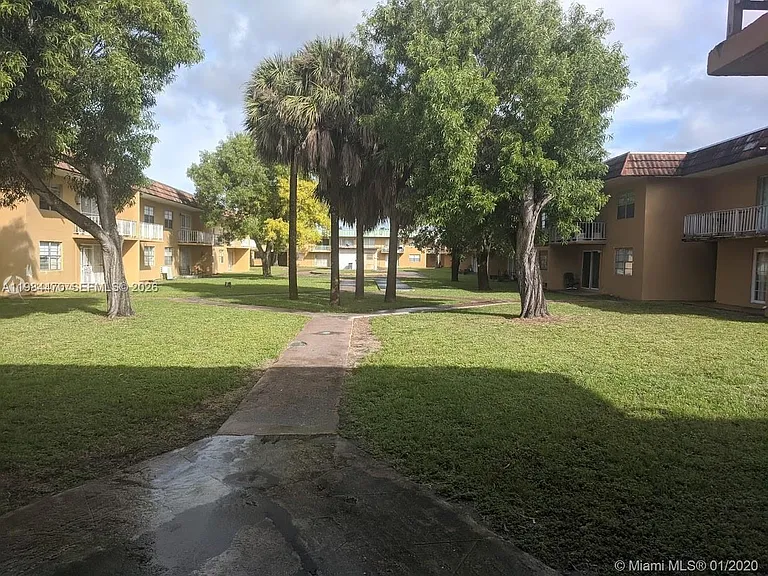 505 NW 177th St #103 — Photo 31