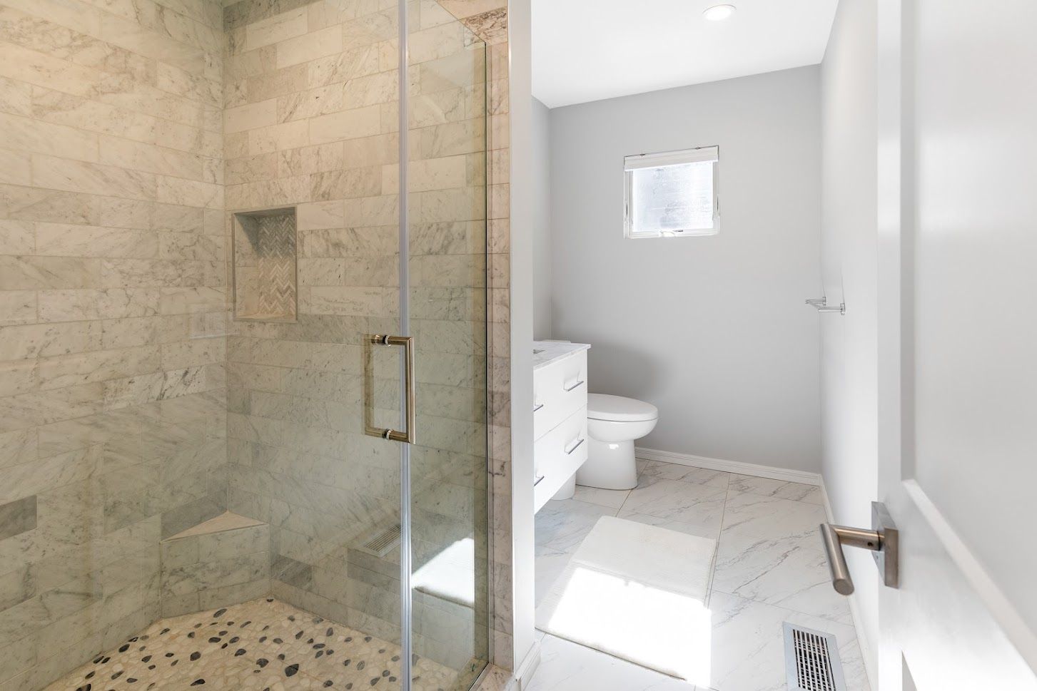 1st level guest bath 2