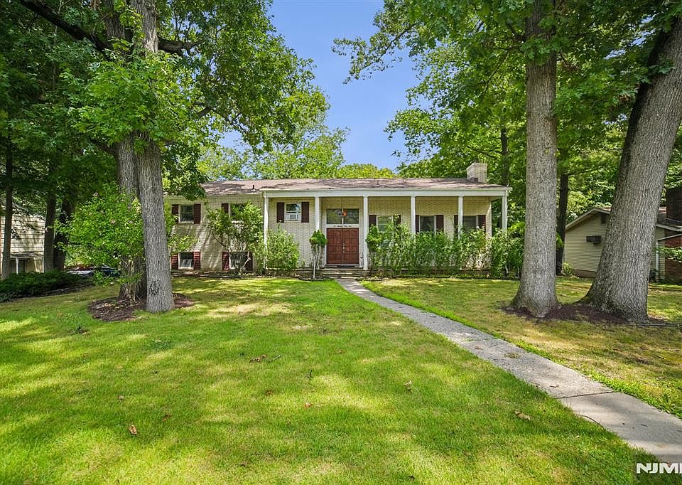 1st image of 249 Knickerbocker Rd