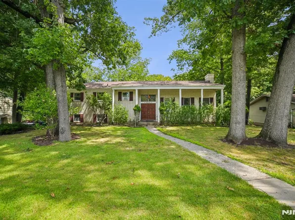 249 Knickerbocker Rd, Englewood, NJ 07631