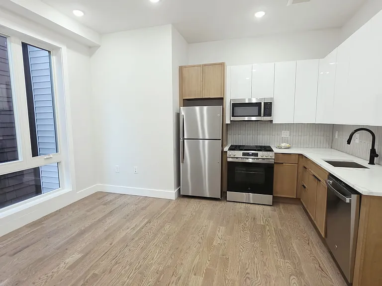 40 Lembeck Ave #11 — Photo 3