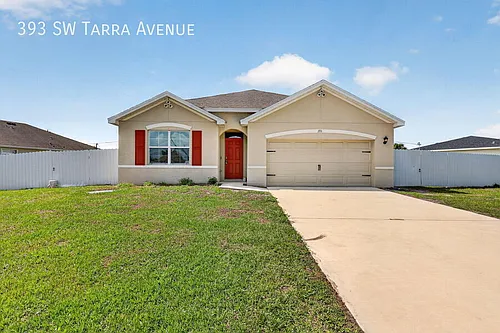393 SW Tarra Ave Photo 1