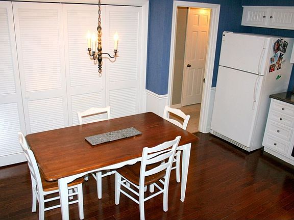 Breakfast area in the eat-in-kitchen