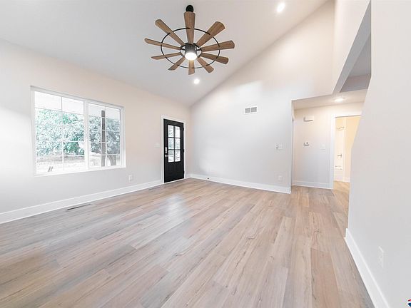 2nd image of 2821 Arlington Ave