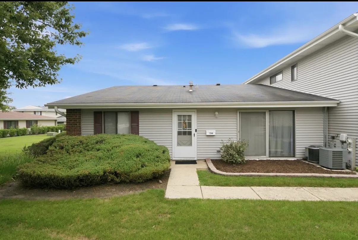 2 bed, 1000 sqft, $2,280 — Photo 1