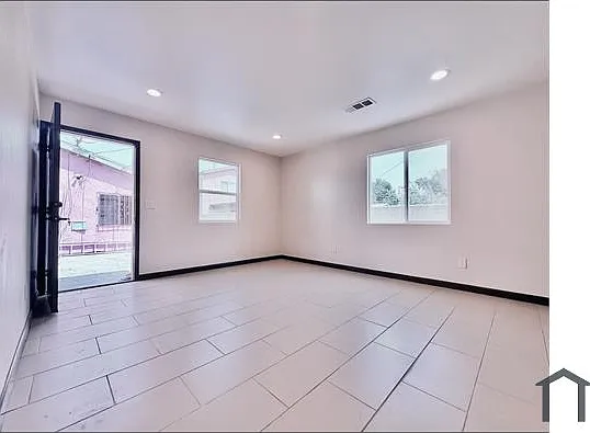 816 E 109th Pl — Photo 8