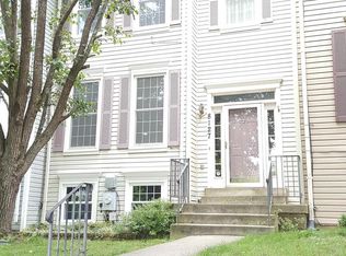 8127 Chelaberry Ct, Gaithersburg, MD 20879