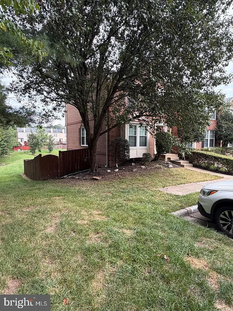 3 bed, 2.5 bath, 1614 sqft, $2,900 — Photo 2