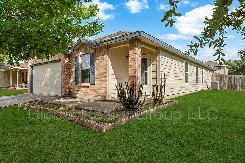 3 bed, 2.0 bath, 1495 sqft, $1,795 — Photo 2