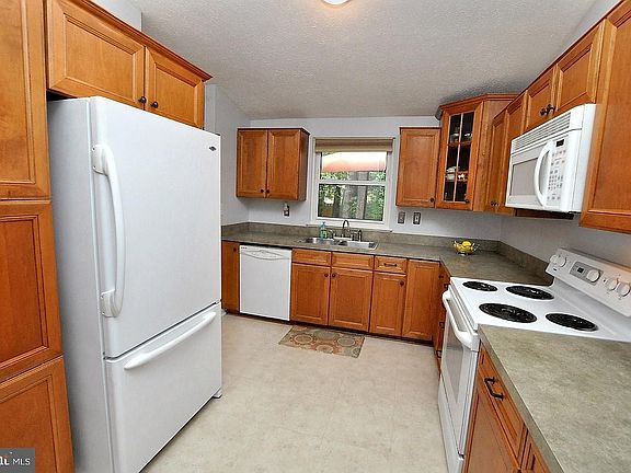 2nd image of 4 Chadsford Ct
