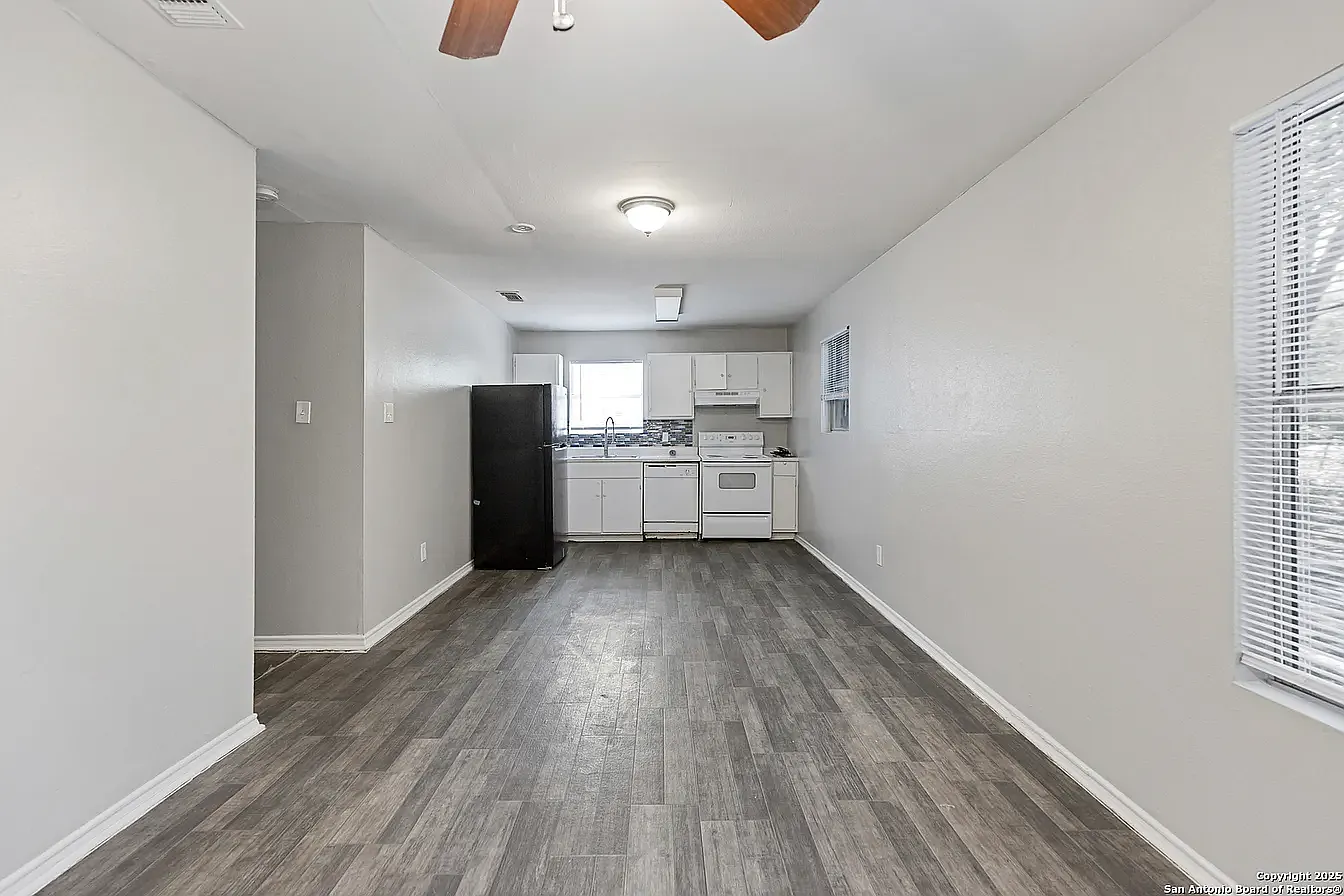 3 bed, 960 sqft, $1,250 — Photo 3