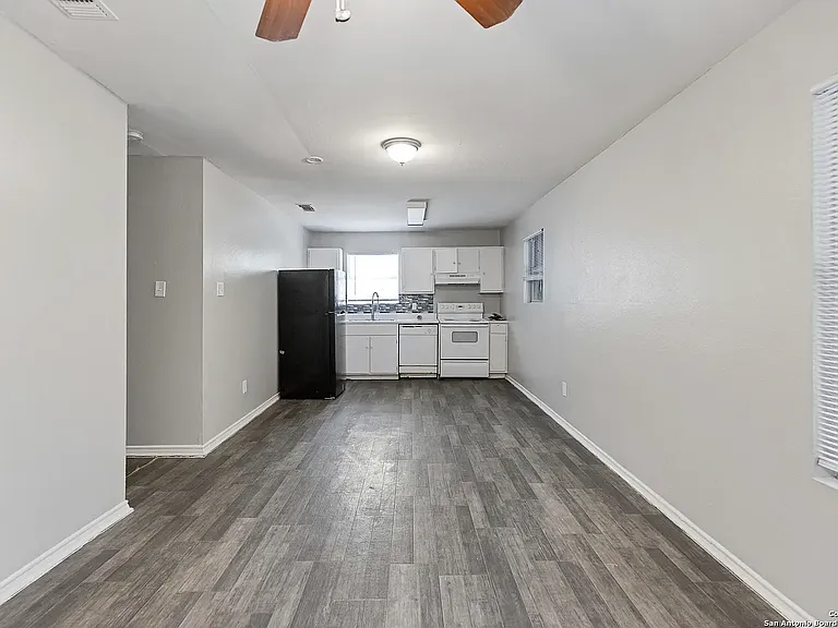 1655 Amanda St — Photo 3