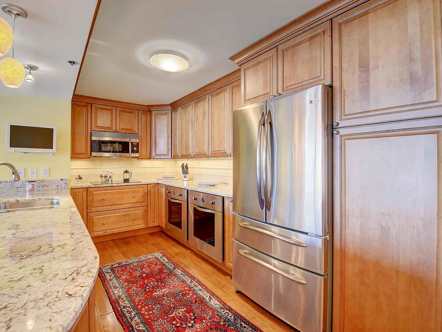 2 bed, 2.0 bath, 1372 sqft, $9,000 — Photo 2