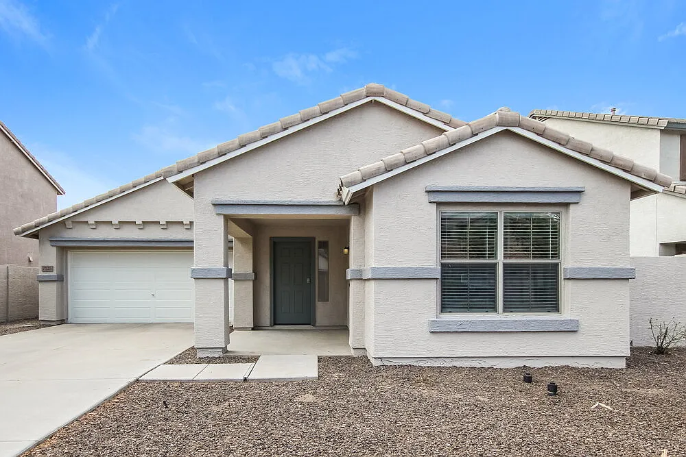 3 bed, 2.5 bath, 1762 sqft, $2,200 — Photo 1